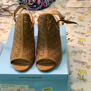 Antonio Melani LAycee Sugar cookie platform sandals Brandnewin boxsize 8.5
